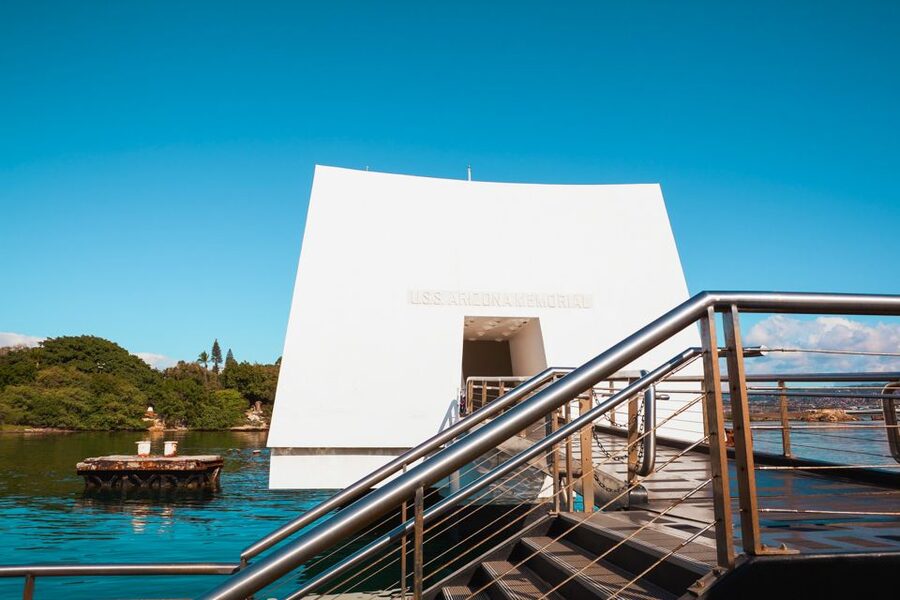 Oahu: Pearl Harbor, USS Arizona, and City Tour - Punchbowl and the National Memorial Cemetery