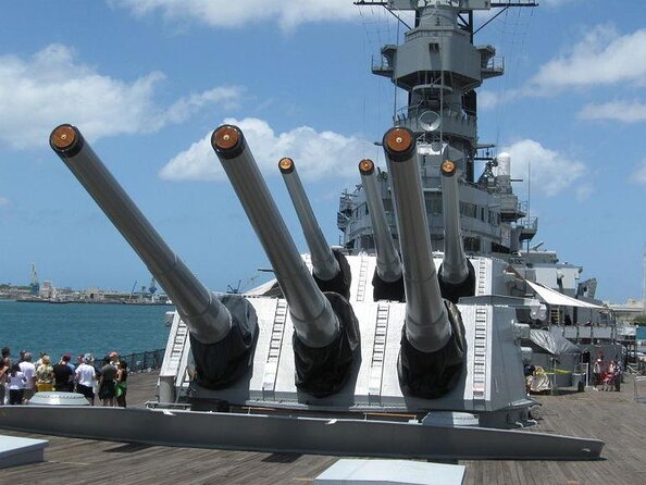Oahu: Pearl Harbor USS Arizona Memorial & Battleship Missouri - Starting the day with Waikiki transportation