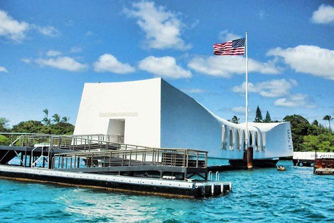 Oahu: Pearl Harbor USS Arizona Memorial - Weather can change the main attraction