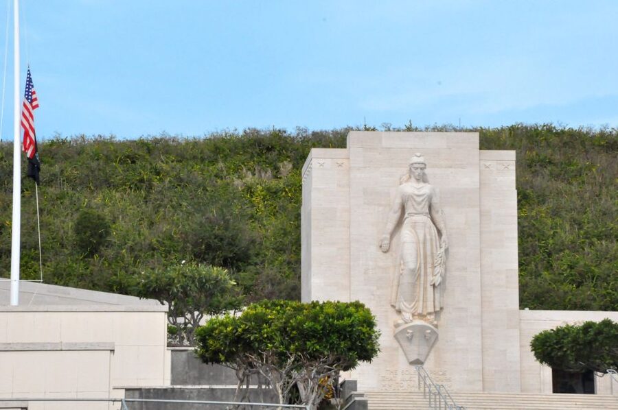 Oahu: Pearl Harbor, USS Arizona, Might Mo, & Honolulu Tour - Who should book this Pearl Harbor tour?