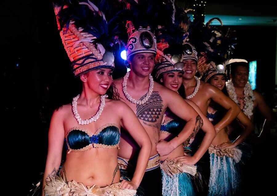 Oahu: Queens Waikiki Luau - What happens during the 150 minutes