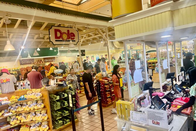 Oahu: Roundtrip Shuttle From Waikiki to Dole Plantation & Haleiwa - North Shore Macadamia Nut Company: 15 minutes of samples