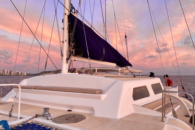 Oahu's Waikiki Coast: Moana’s Sunset Cocktail Sail - Drinks, crew service, and the barefoot mood