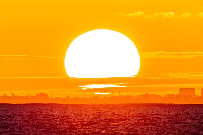 Oahu's Waikiki Coast: Moana’s Sunset Cocktail Sail - Weather, comfort, and the few real drawbacks