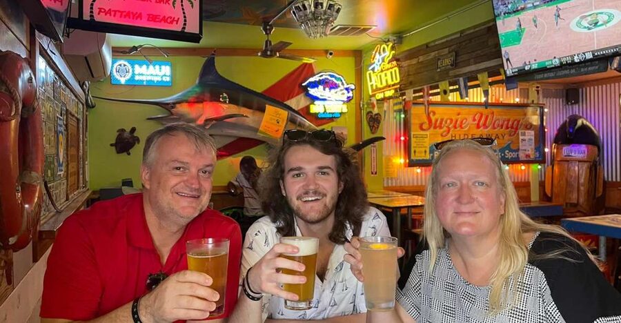 Oahu: Sips & Secrets of Hawaii Pub Crawl - Finding Fort DeRussy without starting the night lost