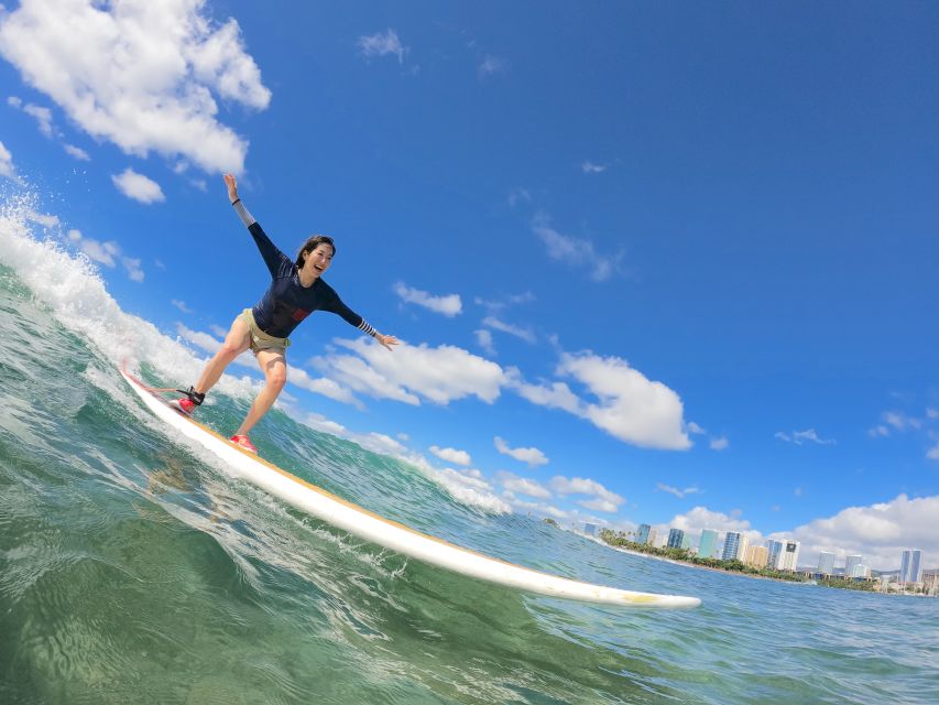 Oahu: Surfing Lessons for 2 People - Starting with 20 to 30 minutes on the beach
