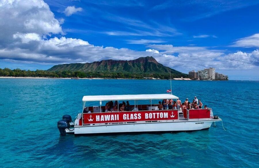 Oahu: Waikiki Glass Bottom Boat Sunset Cruise - Cruising past Waikīkī Beach