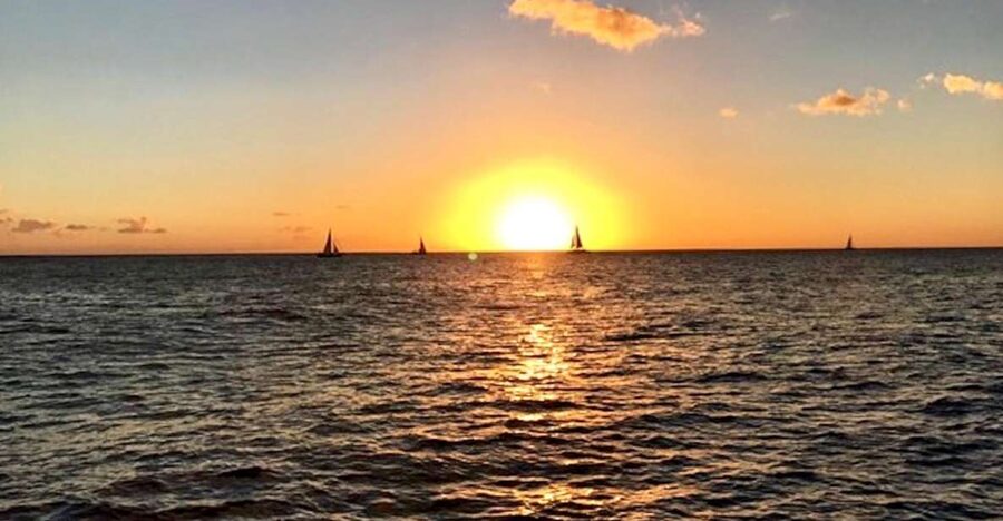 Oahu: Waikiki Glass Bottom Boat Sunset Cruise - Leaving Ala Moana and finding the boat