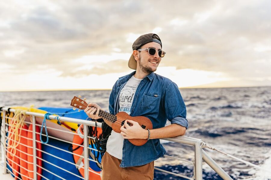 Oahu: Waikiki Sunset Catamaran Cocktail Cruise - What the crew adds to the experience