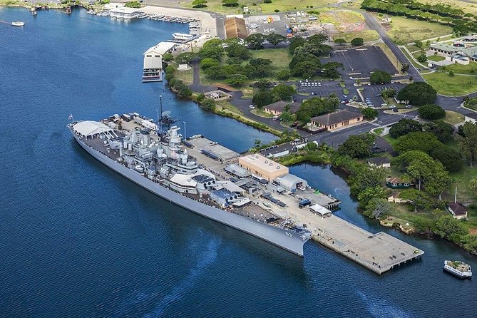 Pearl Harbor, National Memorial Cemetery and Honolulu City Tour - The guide can make the bus ride worthwhile