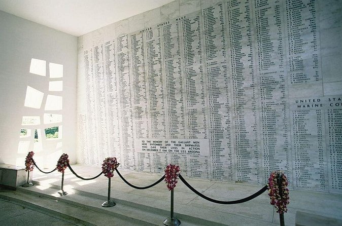 Pearl Harbor, National Memorial Cemetery and Honolulu City Tour - The biggest risk: Arizona tickets are not always guaranteed