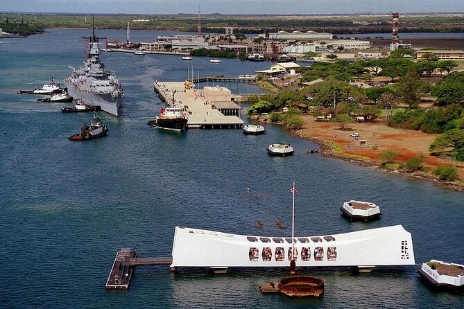 Pearl Harbor: USS Arizona Memorial & Battleship Missouri - Starting at the Pearl Harbor Visitor Center