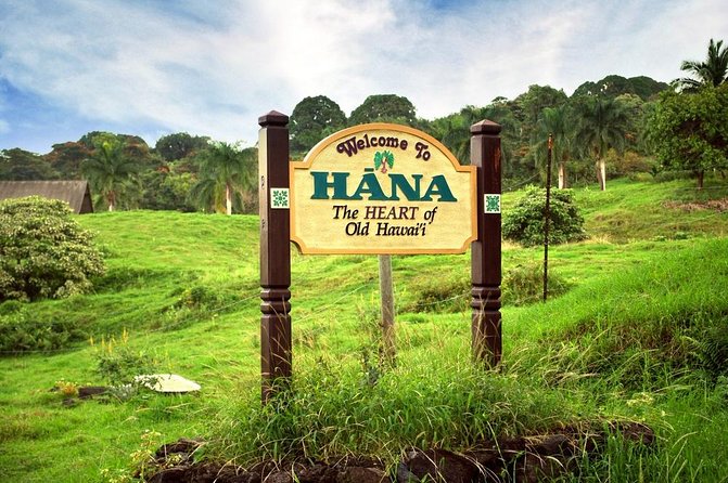 Road to Hana Adventure Maui Tour with Lunch - Paia and the first stretch of the highway