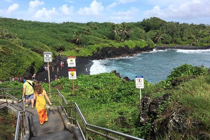 Road to Hana: Full-Day Scenic Drive with Blacksand & Waterfalls - Ho‘okipa Beach and the first taste of Maui’s north shore