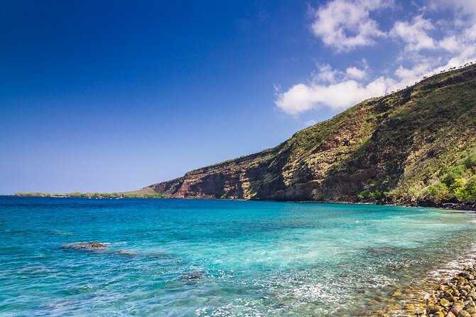 Small-Group Snorkel at Kealakekua Bay in Captain Cook, Big Island - A small boat changes the morning