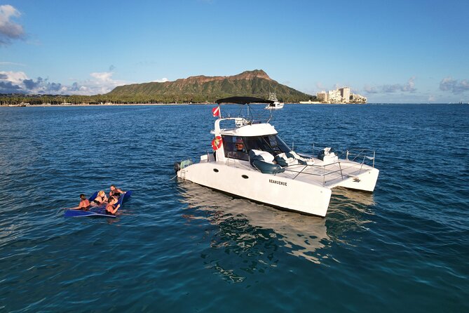 Small Group Turtle Canyon Snorkel in Waikiki (Boat Tour) - What is provided on the catamaran