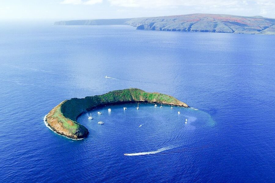 South Maui: Molokini & Turtle Town Snorkeling Tour with Meal - The channel ride gives you time to reset
