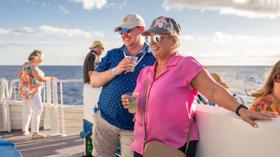 South Maui: Sunset Prime Rib or Island Fish Dinner Cruise - Live music and the mood on board