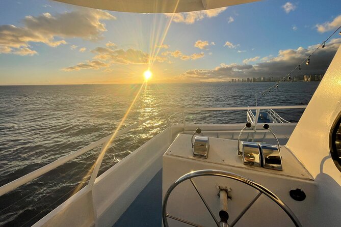 Sunset Dinner Cruise in Honolulu, Hawaii - Who should book this Honolulu cruise