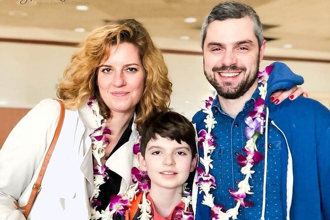 Traditional Airport Lei Greeting on Honolulu Oahu - Getting from baggage claim to your hotel