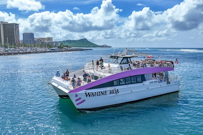 Waikiki: Friday Night Fireworks Catamaran Cruise - Music, drinks, and the mood onboard