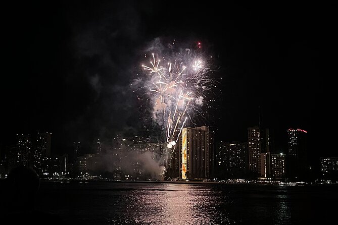 Waikiki: Friday Night Fireworks Catamaran Cruise - Finding the fireworks near Hilton Hawaiian Village