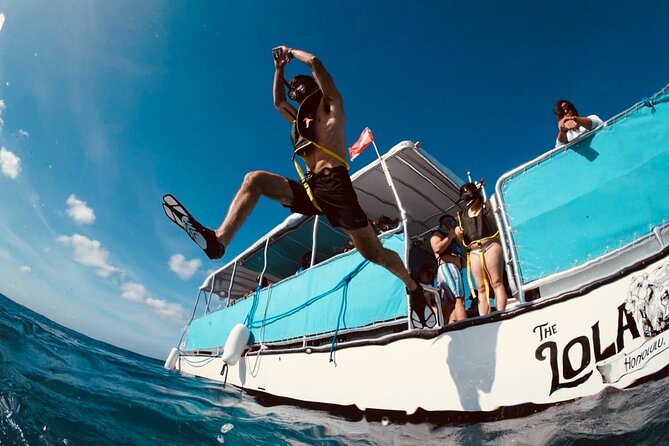 Waikiki Snorkel Tour - Getting fitted with masks, fins, and life jackets