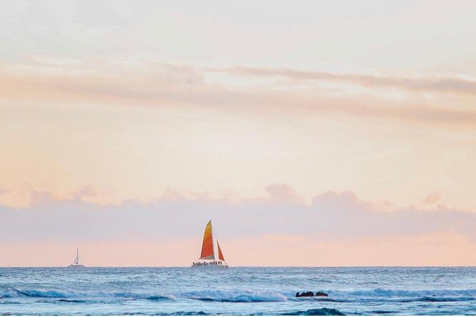 Waikiki Sunset Cocktail Sail with Open Bar - Boarding barefoot from the beach
