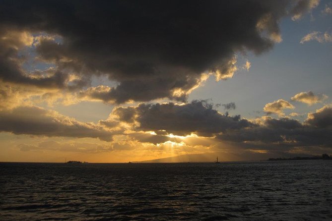 Waikoloa Signature Catamaran Sunset Sail - Finding the sunset and watching for the green flash