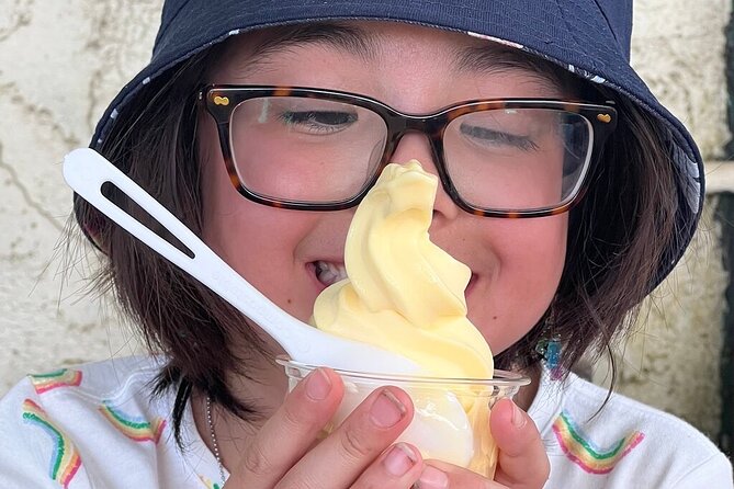 Walking Food Tour Exploring Hanalei - Sweet stops, juice, and generous portions