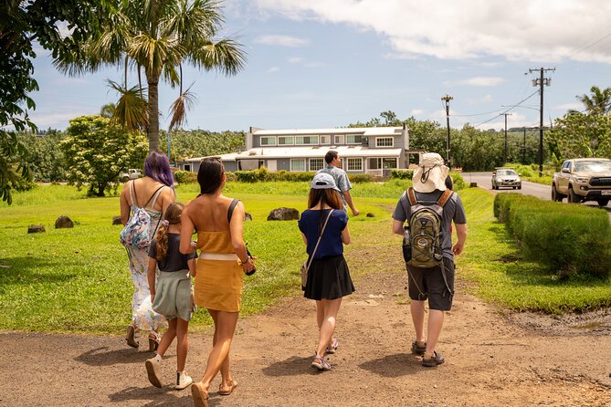 Walking Food Tour Exploring Hanalei - The short walks between food stops