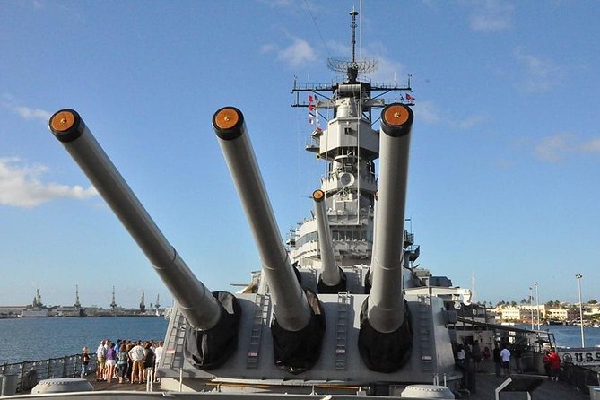 WWII Pearl Harbor Heroes Deluxe Tour - Pearl Harbor Aviation Museum: planes, exhibits, and lunch